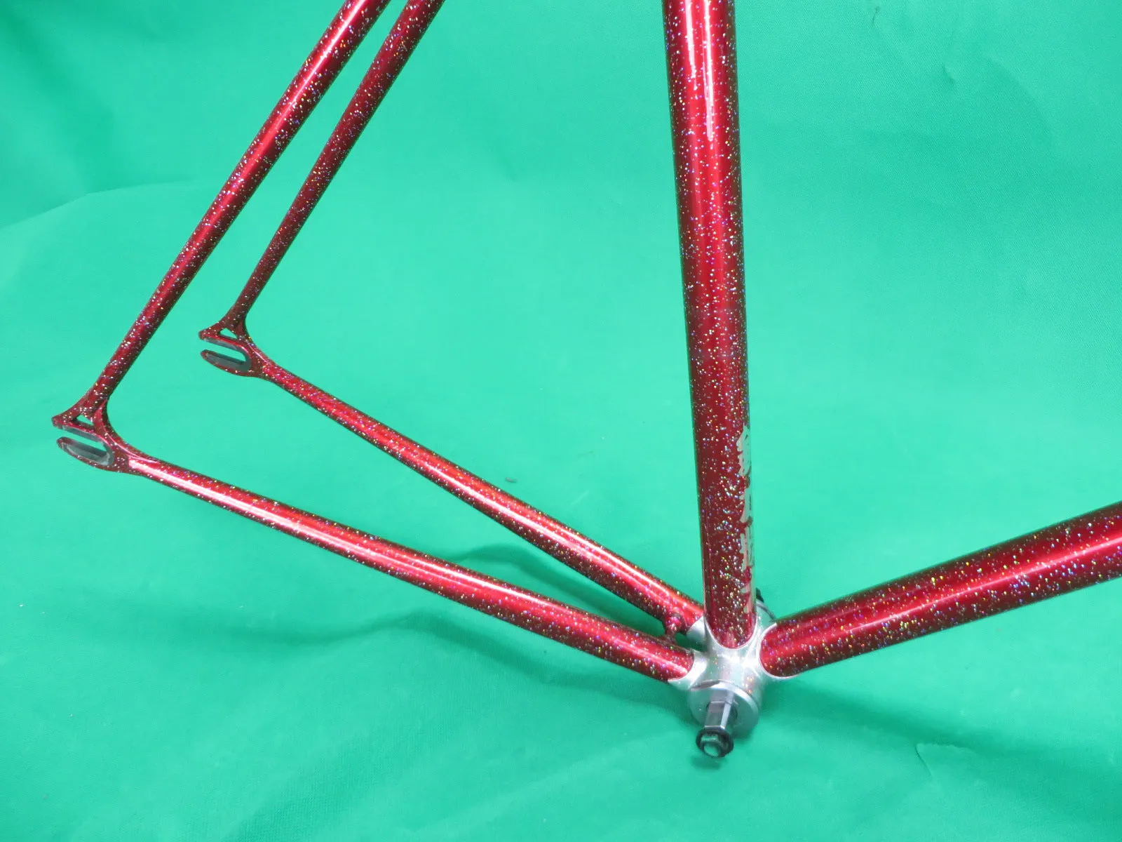 BOMBER PRO // Red / Silver Lugs with rainbow flake // 51cm